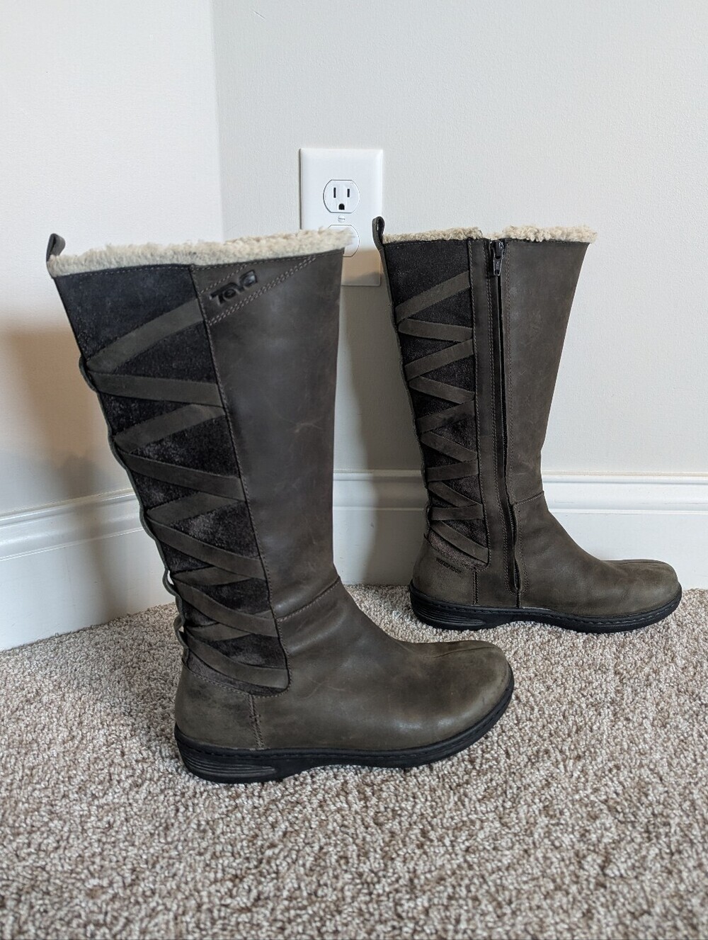 Teva Figueroa Tall Waterproof Leather Boots - Sherpa Lined sz 8